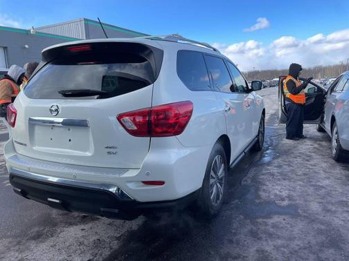 2018 Nissan Pathfinder SV