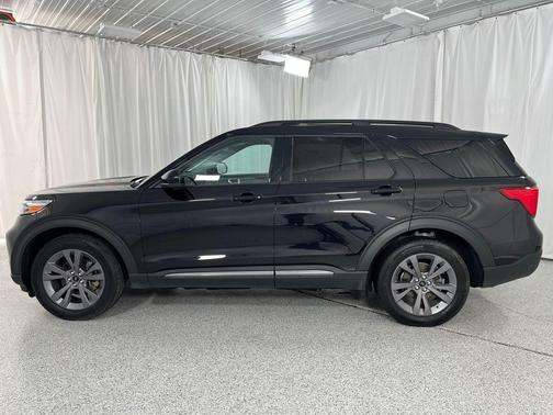 Agate Black Metallic 2024 Ford Explorer XLT