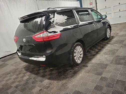2016 Toyota Sienna LE