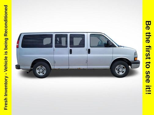 Sheer Silver Metallic 2010 Chevrolet Express 2500 LT