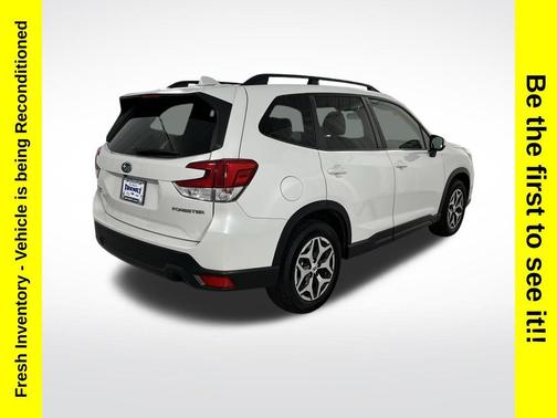 Crystal White Pearl 2020 Subaru Forester Premium