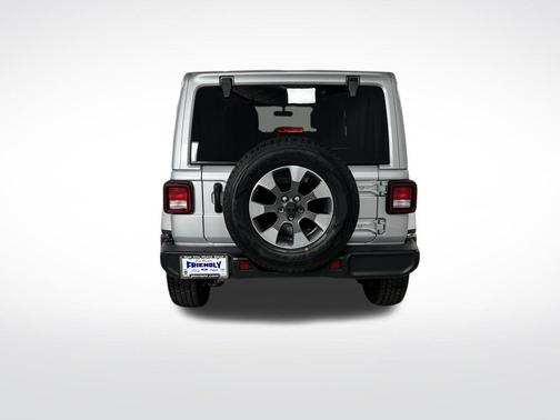 Silver Zynith Clearcoat 2022 Jeep Wrangler Unlimited Sahara