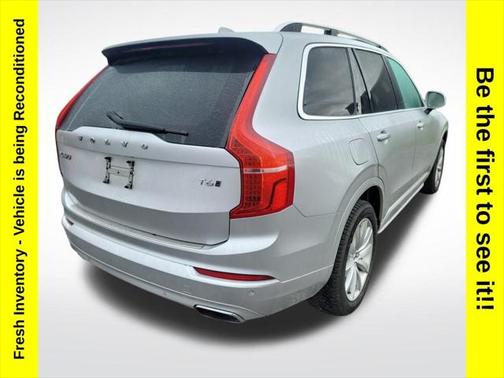 2016 Volvo XC90 T6 Momentum