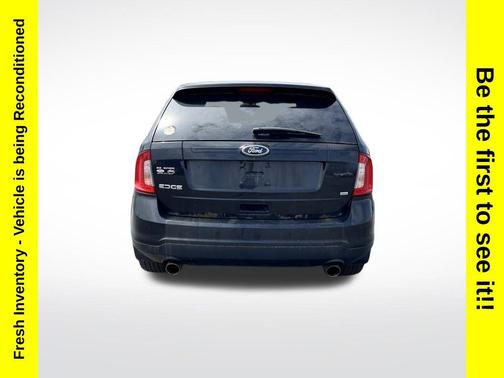 Tuxedo Black Metallic 2014 Ford Edge SE