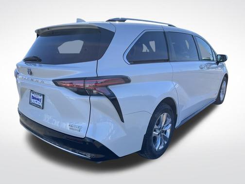 2021 Toyota Sienna Limited 7-Passenger