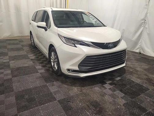2021 Toyota Sienna Limited 7-Passenger