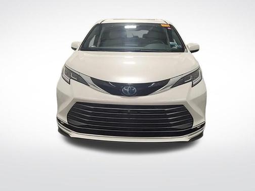 2021 Toyota Sienna Limited 7-Passenger