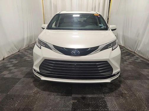 2021 Toyota Sienna Limited 7-Passenger