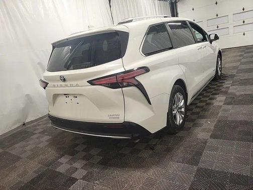 2021 Toyota Sienna Limited 7-Passenger