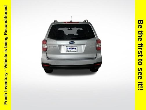 Ice Silver Metallic 2015 Subaru Forester 2.5i