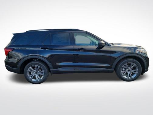 Agate Black Metallic 2026 Ford Explorer Active