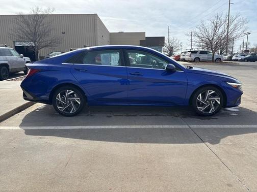 2025 Hyundai ELANTRA Limited