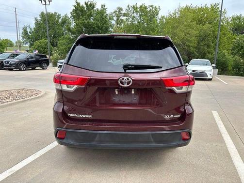 Ooh La La Rouge Mica 2019 Toyota Highlander XLE