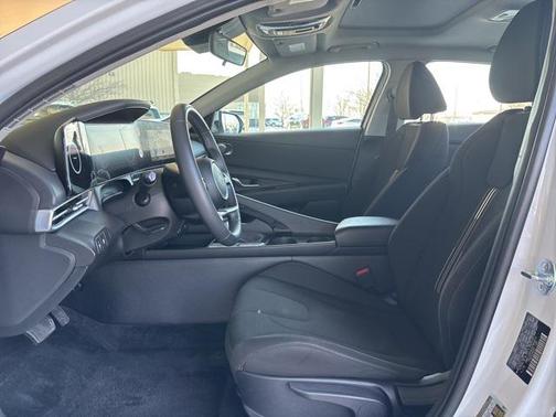 2025 Hyundai ELANTRA SEL