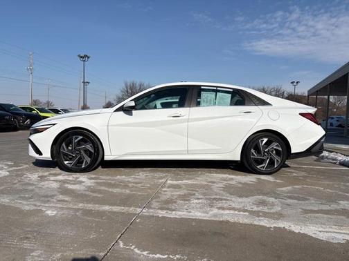 2025 Hyundai ELANTRA SEL