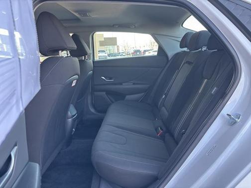 2025 Hyundai ELANTRA SEL