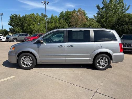 2013 Chrysler Town & Country Touring-L