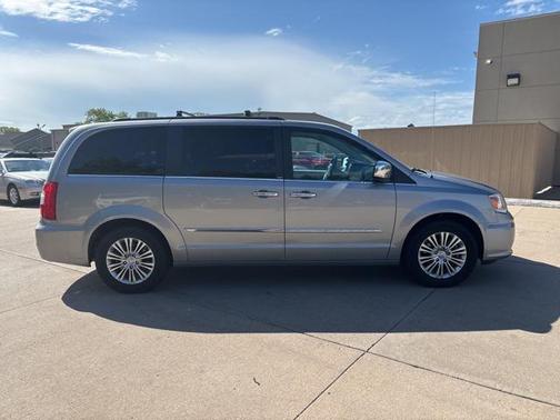 2013 Chrysler Town & Country Touring-L