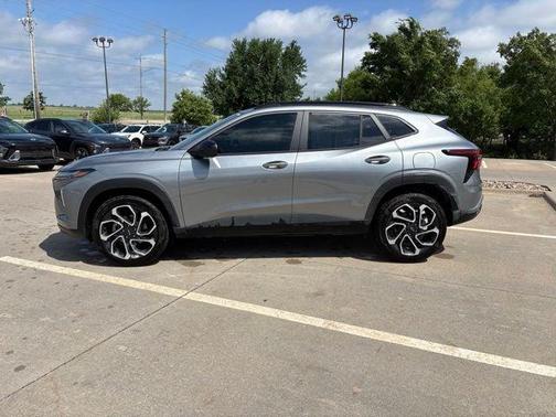 Sterling Gray Metallic 2026 Chevrolet Trax FWD 2RS