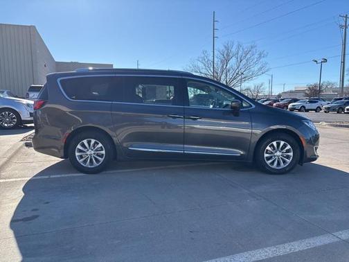 2018 Chrysler Pacifica Touring-L