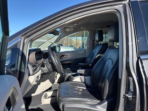 2018 Chrysler Pacifica Touring-L