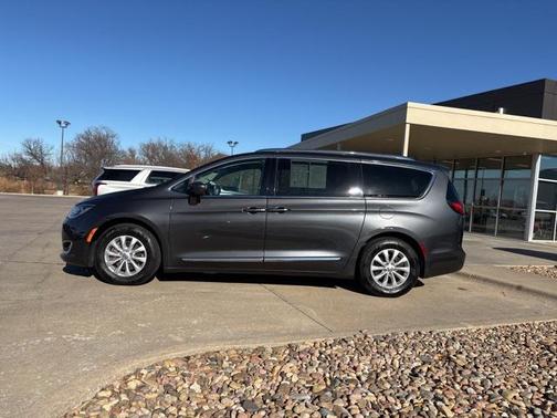 2018 Chrysler Pacifica Touring-L