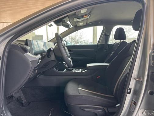 2025 Hyundai SONATA SE