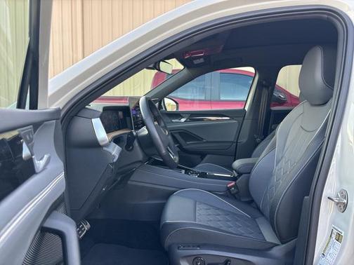 2025 Volkswagen Tiguan 2.0T SEL R-Line 4MOTION