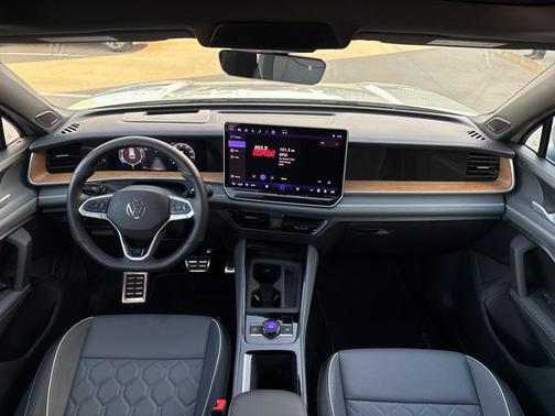 2025 Volkswagen Tiguan 2.0T SEL R-Line 4MOTION