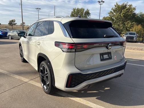 2025 Volkswagen Tiguan 2.0T SEL R-Line 4MOTION