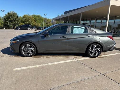 2025 Hyundai ELANTRA Limited