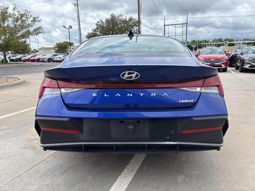 2024 Hyundai ELANTRA Limited