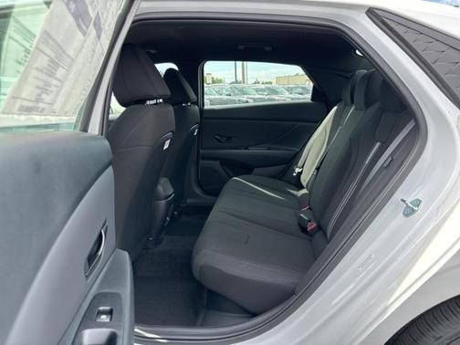 2025 Hyundai ELANTRA HEV SEL Sport