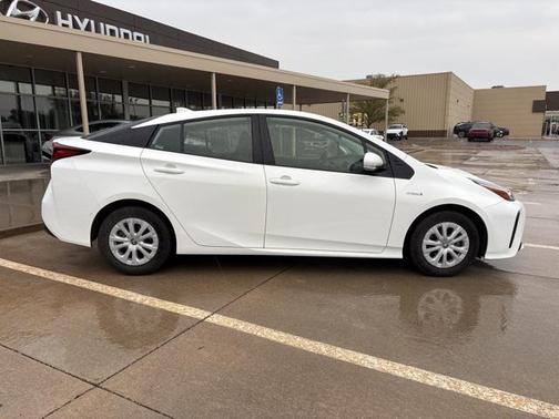 2019 Toyota Prius LE