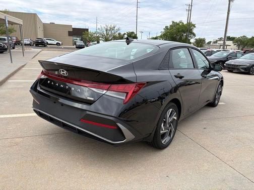 Abyss Black 2025 Hyundai ELANTRA HEV SEL Sport
