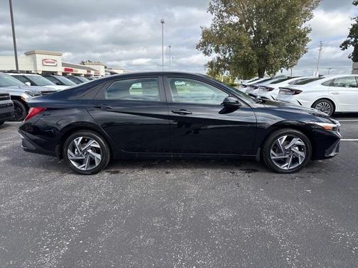 2025 Hyundai ELANTRA HEV SEL Sport