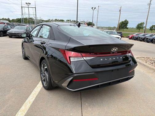 Abyss Black 2025 Hyundai ELANTRA HEV SEL Sport