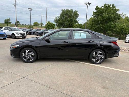 Abyss Black 2025 Hyundai ELANTRA HEV SEL Sport