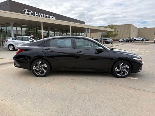 Abyss Black 2025 Hyundai ELANTRA HEV SEL Sport