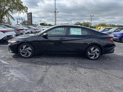 2025 Hyundai ELANTRA HEV SEL Sport