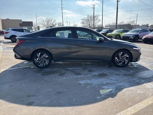 2025 Hyundai ELANTRA SEL