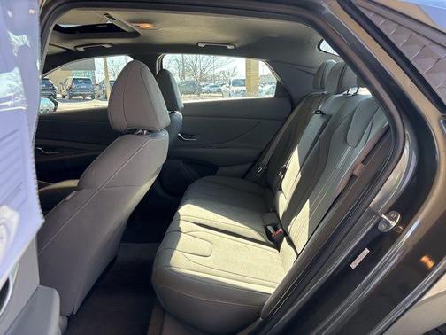 2025 Hyundai ELANTRA SEL