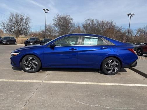 2025 Hyundai ELANTRA SEL