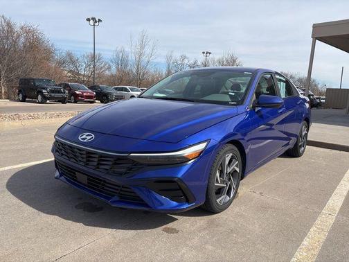 2025 Hyundai ELANTRA SEL