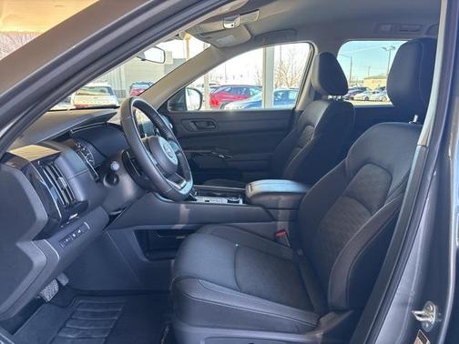 2025 Nissan Pathfinder SV 4WD