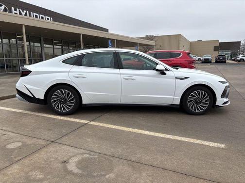 2025 Hyundai SONATA Hybrid SE