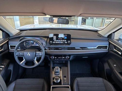White Diamond 2024 Mitsubishi Outlander SE 2.5 S-AWC