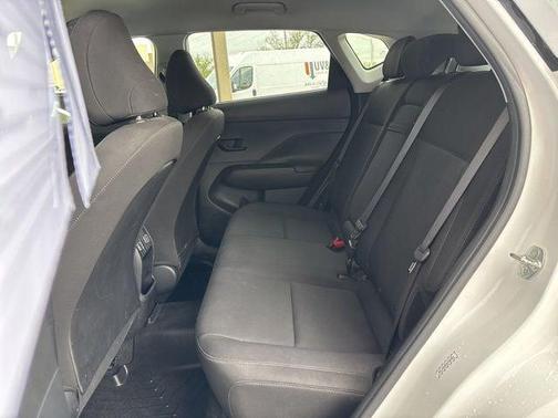 Atlas White 2025 Hyundai KONA SEL