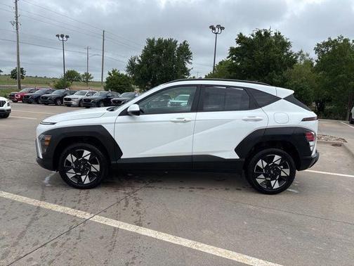 Atlas White 2025 Hyundai KONA SEL