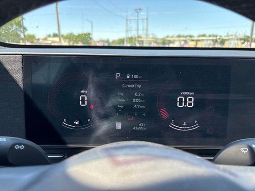 Atlas White 2025 Hyundai KONA SEL